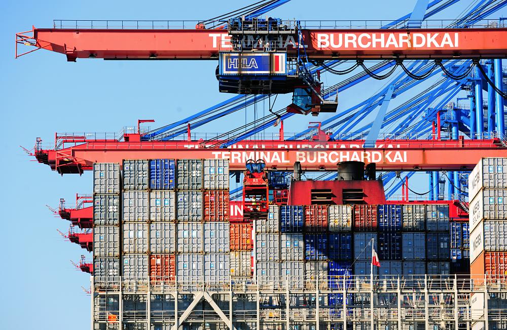 1722_1081 Bilder von der Hafenarbeit - Containerhafen Hamburg - Burchardkai. | Container Terminal Burchardkai CTB
